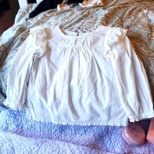 *nd 2T white ls flutter sleeve blouse